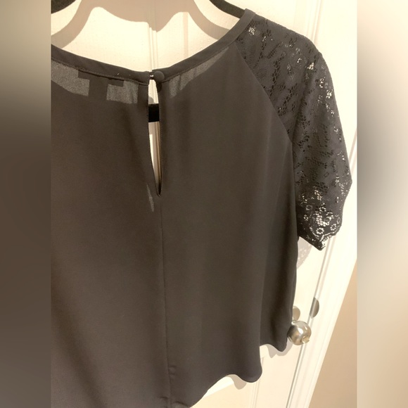 Ann Taylor Navy Short Sleeve Blouse with Floral Eyelash Lace Sleeves, XL - Picture 5 of 5